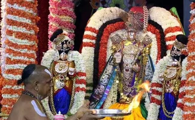 Tirumala Brahmotsavam : సర్వభూపాల వాహనంపై భక్తులకు దర్శనమిచ్చిన శ్రీవారు..!