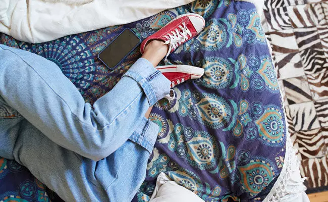 Sleeping With Jeans: రోజంతా జీన్స్‌లోనే.. నిద్ర కూడా దాంతోనే అంటే.. కోరి కష్టాలు..