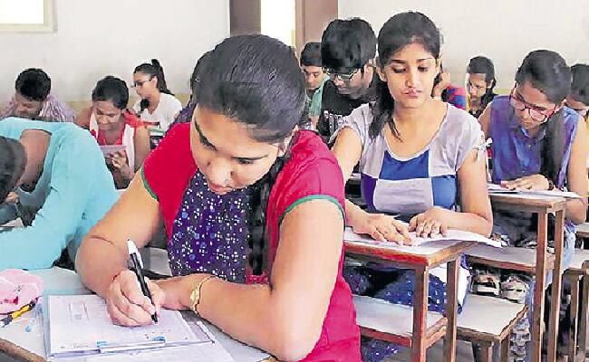 నీట్, జేఈఈ వాయిదా కోరుతూ సుప్రీం కోర్టుకు ఏడు రాష్ట్రాలు సీఎంలు నీట్, జేఈఈ వాయిదా కోరుతూ సుప్రీం కోర్టుకు ఏడు రాష్ట్రాలు సీఎంలు