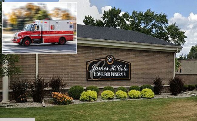 అంత్యక్రియలు నిర్వహిస్తున్న సమయంలో ఊపిరి తీసుకుంటూ..