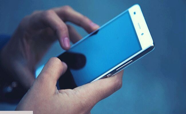 ఫ్రీ స్మార్ట్ ఫోన్.. ఇది అబద్దపు వార్త: కేంద్రం