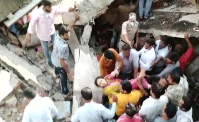 మహద్‌ ఘటన మరవకముందే మధ్యప్రదేశ్‌లో కూలిన భవనం