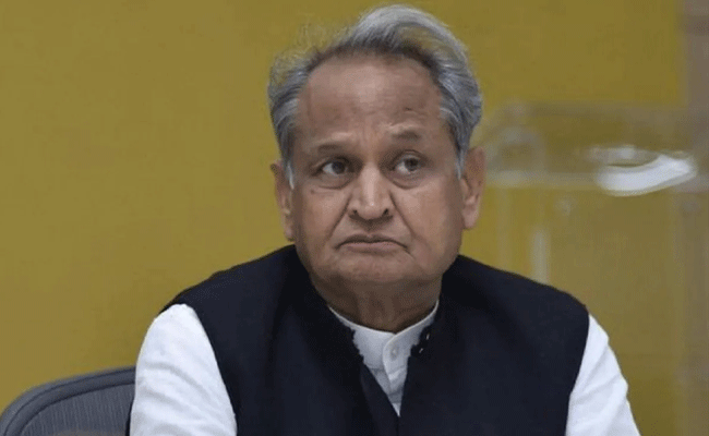 సీఎం కార్యాలయంలో పది మందికి కరోనా సీఎం కార్యాలయంలో పది మందికి కరోనా