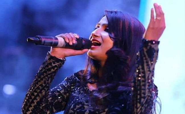 ప్రియుడి ఆత్మహత్య: సింగర్‌ పరిస్థితి విషమం