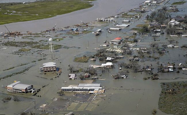 సుడిగాలి బీభత్సం.. 14 మంది దుర్మరణం