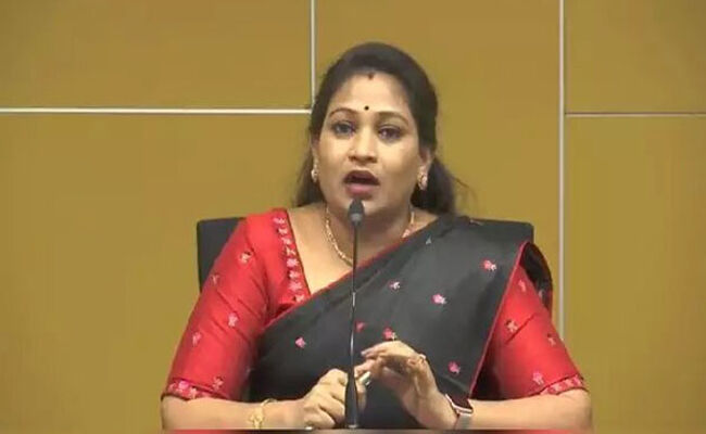 ప్రభుత్వం ఇలా చేసివుంటే శ్రీకాంత్ ఘటన జరిగేదా? : తెలుగు మహిళా అధ్యక్షురాలు ప్రభుత్వం ఇలా చేసివుంటే శ్రీకాంత్ ఘటన జరిగేదా? : తెలుగు మహిళా అధ్యక్షురాలు