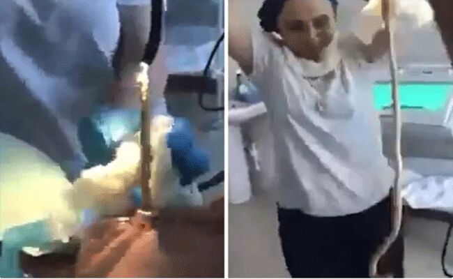 మహిళ నోట్లో నుంచి పాముని.. వీడియో వైరల్