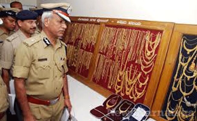 మనప్పురం గోల్డ్ ఫైనాన్స్లో దోపిడీ మనప్పురం గోల్డ్ ఫైనాన్స్లో దోపిడీ