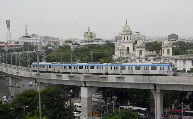 హైదరాబాద్‌ లో మెట్రో సేవలు పునఃప్రారంభానికి గ్రీన్ సిగ్నల్