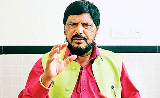 కాంగ్రెస్ సీనియర్ నేతలు బీజేపీలో చేరండి: రాందాస్ అథవాలే కాంగ్రెస్ సీనియర్ నేతలు బీజేపీలో చేరండి: రాందాస్ అథవాలే