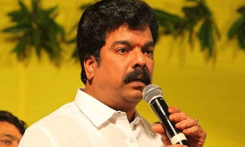 అన్నం పెట్టిన కాంగ్రెస్కు పది వెన్నుపోట్లు పొడిచింది వైసీపీ : బోండా ఉమ అన్నం పెట్టిన కాంగ్రెస్కు పది వెన్నుపోట్లు పొడిచింది వైసీపీ : బోండా ఉమ