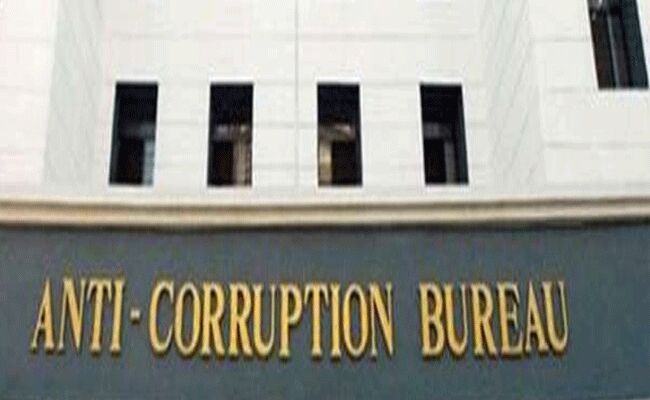 ఏపీలో పలుచోట్ల ఏసీబీ అధికారుల మెరుపుదాడులు