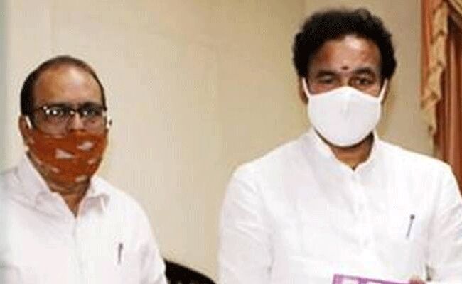 తెలంగాణ రాష్ట్రంలో ఎరువుల సరఫరాకు మంత్రి హామీ ఇచ్చారు : కిషన్రెడ్డి తెలంగాణ రాష్ట్రంలో ఎరువుల సరఫరాకు మంత్రి హామీ ఇచ్చారు : కిషన్రెడ్డి