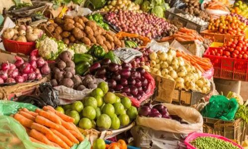 చికెన్‌,మాంసం ధరలతో పోటీపడుతోన్న కూరగాయల రేట్లు