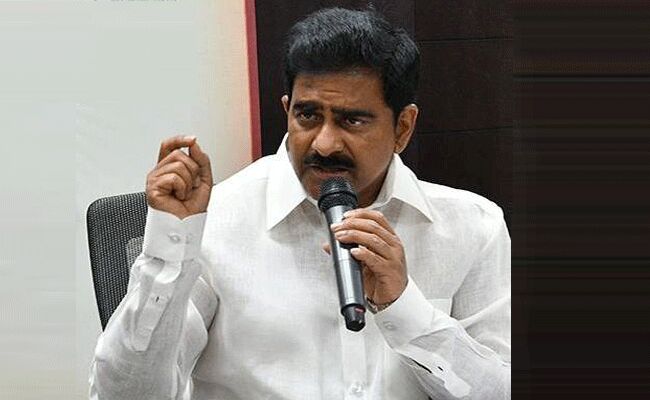 చంద్రబాబుపై హీనంగా మాట్లాడినందుకు గొంతు క్యాన్సర్తో పోతావ్ : ఉమ చంద్రబాబుపై హీనంగా మాట్లాడినందుకు గొంతు క్యాన్సర్తో పోతావ్ : ఉమ