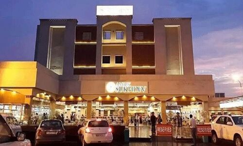 దాబాలో కరోనా.. 65 మంది సిబ్బందికి..