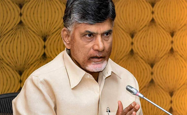 ఒత్తిళ్లు తట్టుకోలేక కొందరు ఉపాధ్యాయులు ప్రాణాలు కోల్పోతున్నారు : చంద్రబాబు అవేదన ఒత్తిళ్లు తట్టుకోలేక కొందరు ఉపాధ్యాయులు ప్రాణాలు కోల్పోతున్నారు : చంద్రబాబు అవేదన