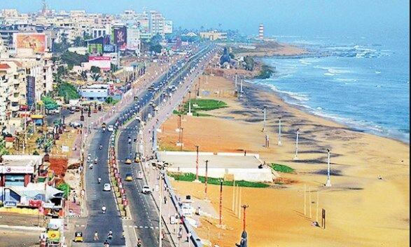 విశాఖ నగరంలో జీవించేది ఎలా? : సామాన్యుల ఆవేదన విశాఖ నగరంలో జీవించేది ఎలా? : సామాన్యుల ఆవేదన