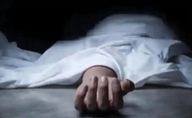 ఒకే కుటుంబంలో విషం తాగి ఐదుగురు ఆత్మహత్య