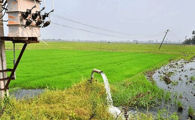 ఏపీలో ఉచిత విద్యుత్ పథకానికి మంగళం పాడేందుకు అలా చేశారు : విపక్షాలు ఏపీలో ఉచిత విద్యుత్ పథకానికి మంగళం పాడేందుకు అలా చేశారు : విపక్షాలు