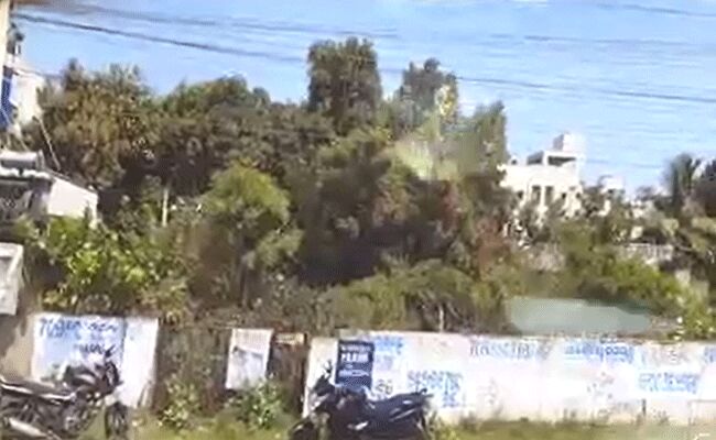 విశాఖలో రూ.10 కోట్ల విలువైన ప్రైవేటు స్థలం కబ్జాకు యత్నం