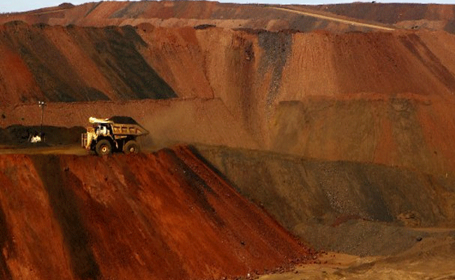 పాకిస్థాన్లో ఘోర ప్రమాదం.. 10మంది మృతి పాకిస్థాన్లో ఘోర ప్రమాదం.. 10మంది మృతి