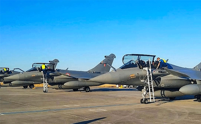 గురువారం భారత్ వాయుసేనలోకి చేరనున్న రాఫెల్ విమానాలు