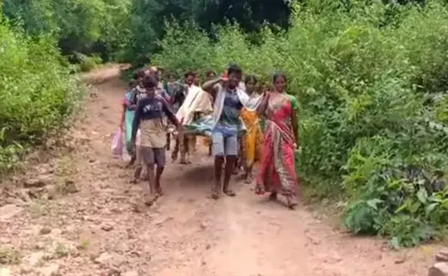 గంటన్నర పాటు ఎదురుచూసినా అంబులెన్స్ రాలేదు.. చివరికిలా.. గంటన్నర పాటు ఎదురుచూసినా అంబులెన్స్ రాలేదు.. చివరికిలా..