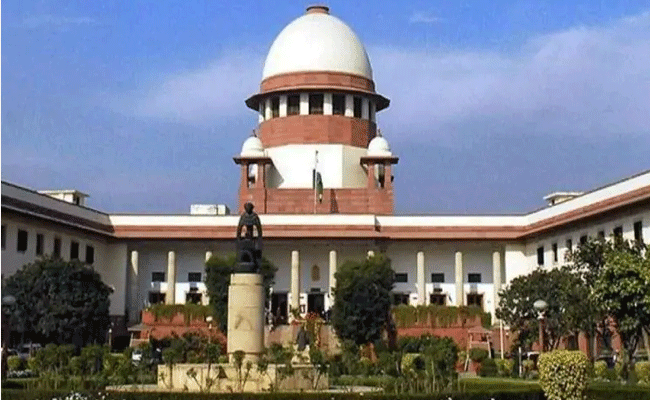 మరాఠాలకు ప్రత్యేక రిజర్వేషన్ సాథ్యం కాదు: సుప్రీం కోర్టు మరాఠాలకు ప్రత్యేక రిజర్వేషన్ సాథ్యం కాదు: సుప్రీం కోర్టు