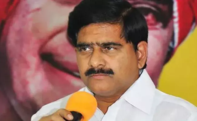 తాడేపల్లిలో కొడాలి నానిపై దేవినేని ఉమ ఫిర్యాదు తాడేపల్లిలో కొడాలి నానిపై దేవినేని ఉమ ఫిర్యాదు