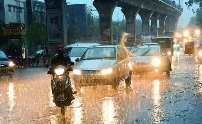 బంగాళాఖాతంలో అల్పపీడనం.. రేపటి నుంచి భారీ వర్షాలు