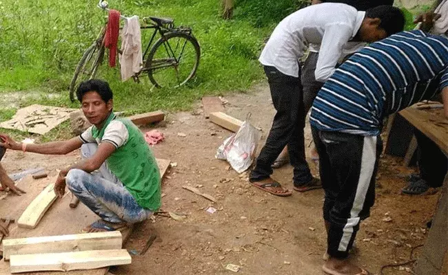 ఓ వలస కూలీ.. గ్రామంలో పారిశ్రామికవేత్తగా..