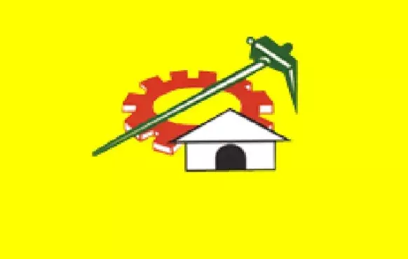 ఏపీలో దేవాలయాల దాడులపై గవర్నర్కు ఫిర్యాదు చేసిన టీడీపీ నేతలు ఏపీలో దేవాలయాల దాడులపై గవర్నర్కు ఫిర్యాదు చేసిన టీడీపీ నేతలు