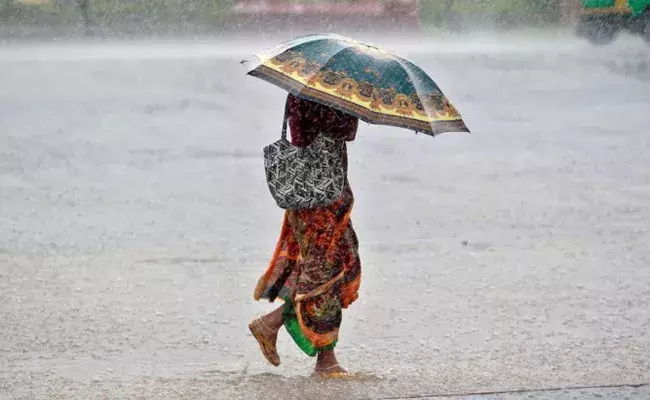 అనంతపురం జిల్లాలో భారీ వర్షం.. పొంగిపొర్లుతున్న వాగులు, వంకలు అనంతపురం జిల్లాలో భారీ వర్షం.. పొంగిపొర్లుతున్న వాగులు, వంకలు