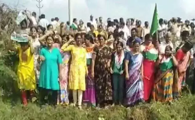 అమరావతి ఉవ్వెత్తున ఎగసిపడుతోన్న ఉద్యమం.. 29 గ్రామాల్లో ఆందోళనలు అమరావతి ఉవ్వెత్తున ఎగసిపడుతోన్న ఉద్యమం.. 29 గ్రామాల్లో ఆందోళనలు