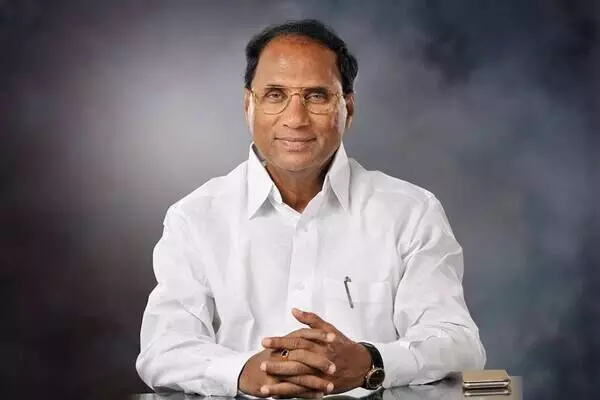 కోడెలకు నివాళులర్పించిన దేవినేని ఉమ కోడెలకు నివాళులర్పించిన దేవినేని ఉమ