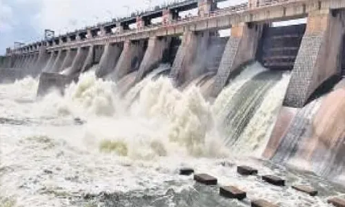 తెలంగాణలో మళ్లీ భారీ వర్షాలు.. ప్రాజెక్టులకు జలకళ తెలంగాణలో మళ్లీ భారీ వర్షాలు.. ప్రాజెక్టులకు జలకళ