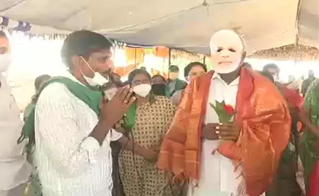 మందడంలో రైతుల వినూత్న నిరసన మందడంలో రైతుల వినూత్న నిరసన