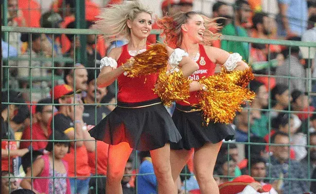 ఛీర్ గాళ్స్ లేకుండా ఐపీఎల్..