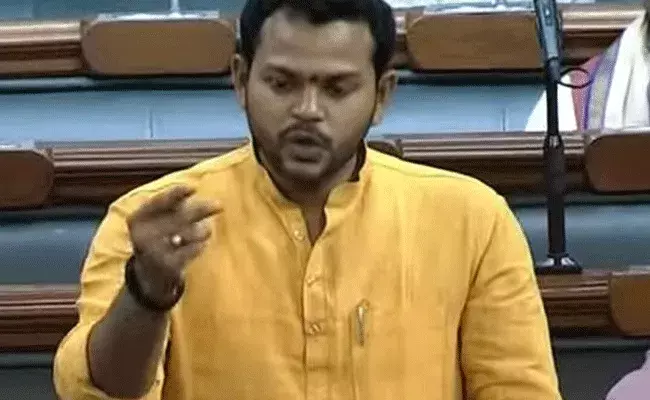 న్యాయ వ్యవస్థను బ్లాక్ మెయిల్ చేసే ప్రయత్నం చేస్తున్నారు : రామ్మోహన్ న్యాయ వ్యవస్థను బ్లాక్ మెయిల్ చేసే ప్రయత్నం చేస్తున్నారు : రామ్మోహన్