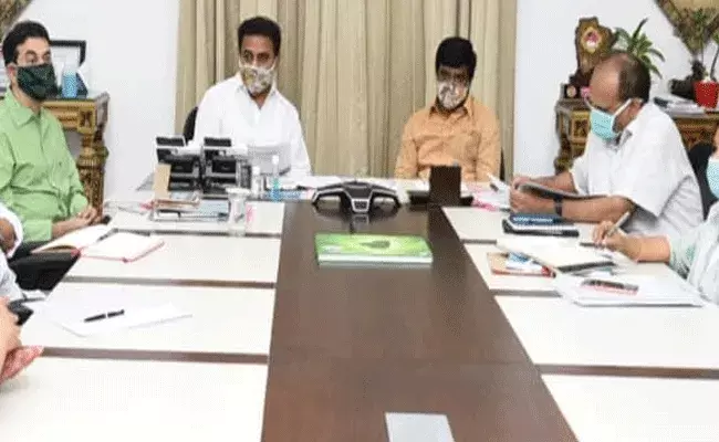 జీహెచ్ఎంసీలో హౌసింగ్ కార్యక్రమాలపై కేటీఆర్‌, ప్రశాంత్‌రెడ్డి సమీక్ష