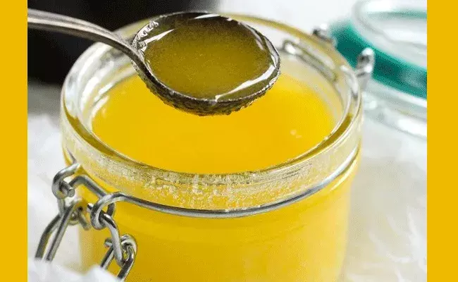 ఊబకాయంతో బాధపడుతున్నవారు రోజూ ఓ స్పూన్ నెయ్యి తింటే..