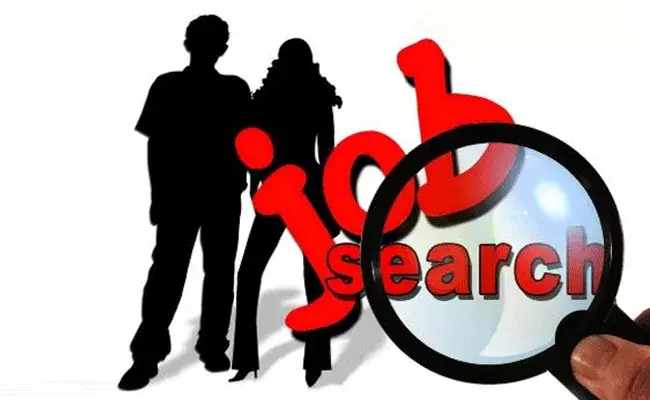 నిరుద్యోగ యువతకు గాలం వేసి.. డబుల్ బెడ్ రూమ్ ఇళ్ల పేరిట టోకరా నిరుద్యోగ యువతకు గాలం వేసి.. డబుల్ బెడ్ రూమ్ ఇళ్ల పేరిట టోకరా