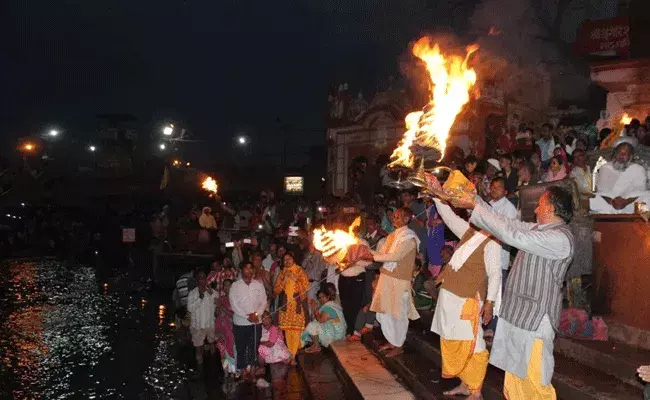 నవంబర్లో 12 ఏళ్లకు ఒకసారి వచ్చే పవిత్ర తుంగభద్రానదికి పుష్కరాలు నవంబర్లో 12 ఏళ్లకు ఒకసారి వచ్చే పవిత్ర తుంగభద్రానదికి పుష్కరాలు