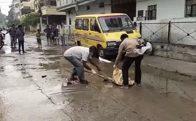 నాలాలో కొట్టుకొచ్చిన మహిళ కాలు