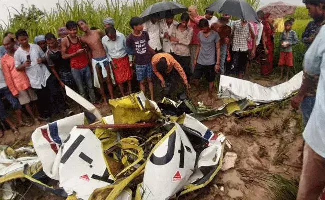 హెలికాప్టర్ కూలి పైలెట్ దుర్మరణం