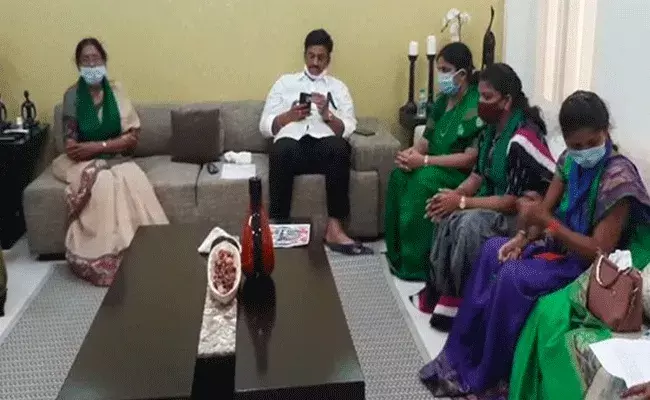 వైసీపీ ఎంపీ రఘురామకృష్ణంరాజుకు ధన్యవాదాలు తెలిపిన మహిళా జేఏసీ నేతలు