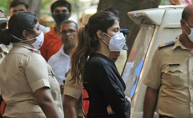 నటి రియాకు మరో షాక్ నటి రియాకు మరో షాక్