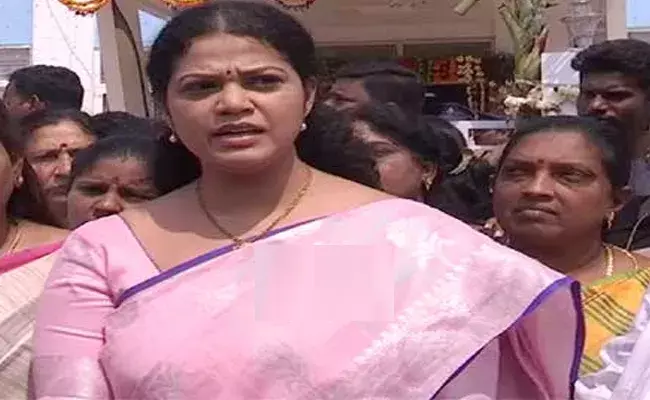 నాడు- నేడు అభివృద్ధి పనులను పరిశీలించిన టీడీపీ ఎమ్మెల్యే నాడు- నేడు అభివృద్ధి పనులను పరిశీలించిన టీడీపీ ఎమ్మెల్యే