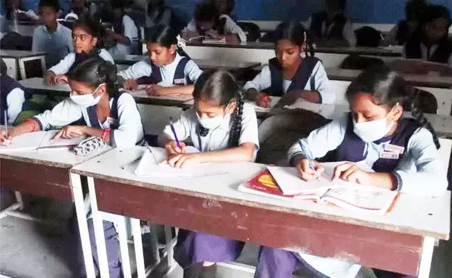 ఏపీలో మోగిన బడి గంట ఏపీలో మోగిన బడి గంట